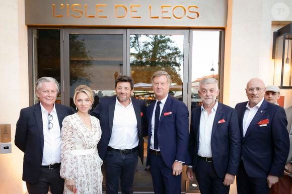 Exclusif -  Jean-Philippe Nuel (Architecte d’intérieur), Maud Bailly (Directrice générale Sofitel, MGallery & Emblems), Sébastien Bazin (PDG du groupe Accor), Patrick Bruel, Pierre Gonzalvez (Maire de l’Isle sur la Sorgue), Emmanuel Borla (Directeur de l’hôtel) - Patrick Bruel inaugure son hôtel cinq étoiles "L'Isle de Leos MGallery" à L'Isle-sur-la-Sorgue, France, le 23 septembre 2025. 
 © Jack Tribeca / Bestimage