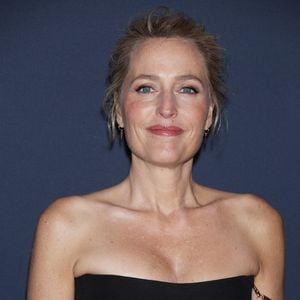 Gillian Anderson - Soirée des 'Lights on Woman Award' lors du 78ème Festival International du Film de Cannes, sur la plage des Palmes à Cannes. Le 23 mai 2025 © Denis Guignebourg/BestImage