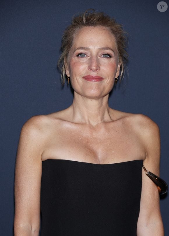 Gillian Anderson - Soirée des 'Lights on Woman Award' lors du 78ème Festival International du Film de Cannes, sur la plage des Palmes à Cannes. Le 23 mai 2025 © Denis Guignebourg/BestImage