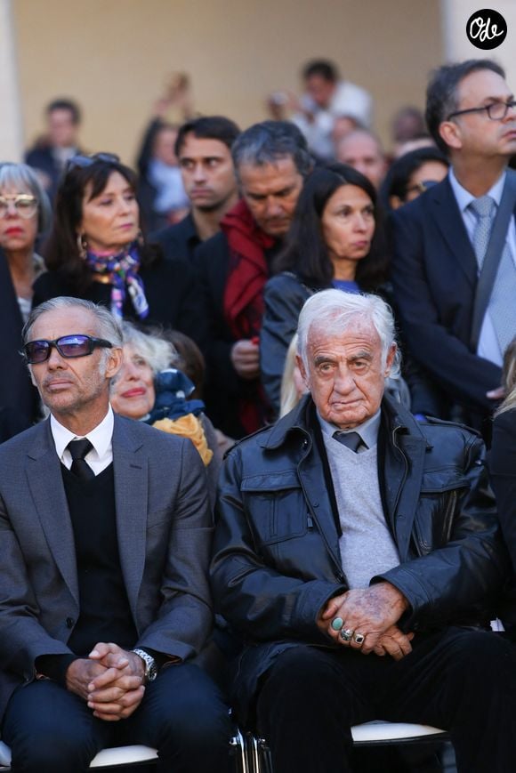 Il s'agit de la pittoresque commune de Piriac-sur-Mer

Jean Paul Belmondo et son fils Paul Belmondo lors de la cérémonie d'hommage national en l'honneur du chanteur franco-arménien Charles Aznavour, l'une des plus célèbres stars françaises, décédé à l'âge de 94 ans, dans la cour de l'Hôtel National des Invalides à Paris, France, le 5 octobre 2018. Photo by Hamilton/pool/ABACAPRESS.COM