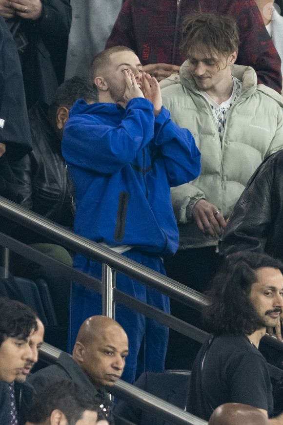 Le youtubeur Michou - Célébrités des les tribunes lors du match aller du quart de finale de Ligue des champions entre le PSG et Aston Villa (3-1) au Parc des Princes à Paris le 9 avril 2025. © Cyril Moreau/Bestimage