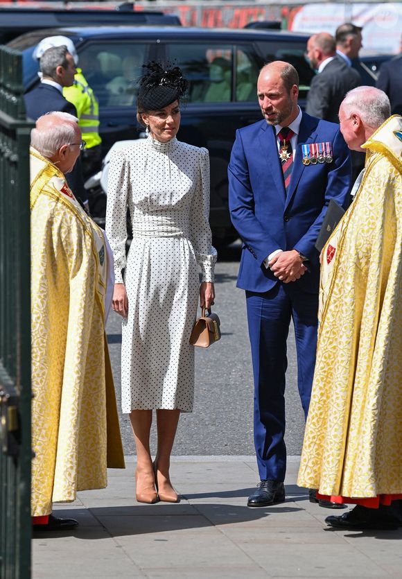 Son mari, le prince William était à ses côtés

Le prince William, prince de Galles, et Catherine (Kate) Middleton, princesse de Galles - La famille royale britannique et les personnalités assistent à un service d'action de grâce à l'abbaye de Westminster à Londres, à l'occasion du 80ème anniversaire du jour de la Victoire en Europe (VE Day), le 8 mai 2025. GOFF INF / BESTIMAGE