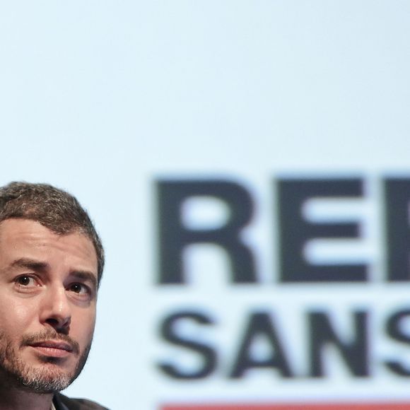 Mais dès la rentrée prochaine, il fera son grand retour.

Ali Baddou - People au débat "Les combats du journalisme", organisé par Reporters sans Frontières, à l'occasion de la Journée mondiale de la Liberté de la Presse au Théâtre du Rond-Point à Paris. Le 2 mai 2016
© Stéphane Lemouton / Bestimage