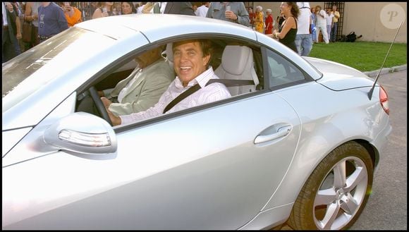 Jean-Pierre Foucault, Marseille (France), sur le tournage de "Vivement Dimanche" spécial Marseille. 5 septembre 2004. Crédit : Guillaume Gaffiot/Bestimage