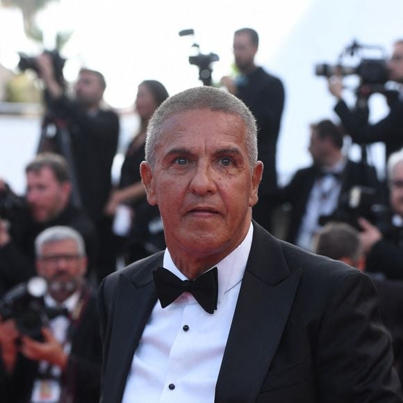 Pour le remercier, sa cliente lui confectionne un sandwich, ce qui explique ainsi le message de Samy Naceri.


Samy Naceri - Montée des marches pour la cérémonie de clôture du 75ème Festival International du Film de Cannes. © Giancarlo Gorassini / Bestimage