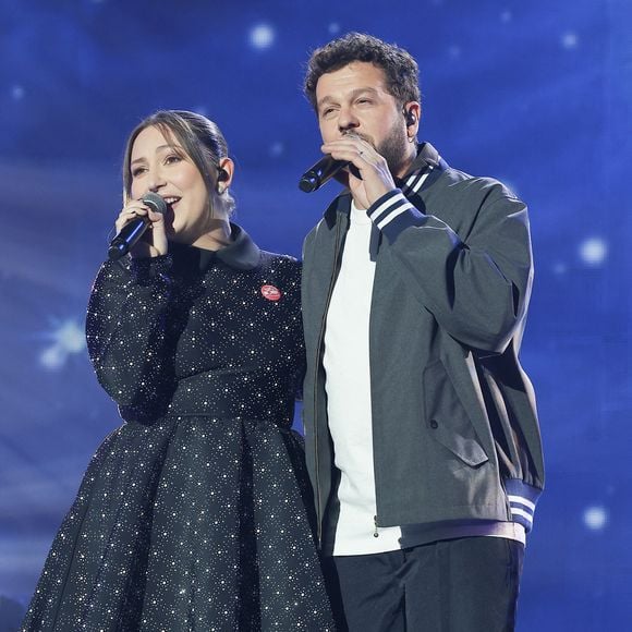 Exclusif - Linh et Claudio Capéo lors du concert du gala de Noël de l'association Tout le monde contre le cancer fête ses 20 ans diffusé le 24 décembre sur M6 à l'Adidas Aren Porte de la Chapelle à Paris, France, le 4 décembre 2025. © Coadic Guirec/Bestimage