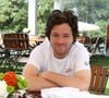 Quant à Kelly Santos qui a fréquenté Jean Imbert de janvier à juillet 2024, l’équipe de communicants du chef souligne qu'il "peut ressortir d’échanges de couple des attitudes plus ou moins saines, des névroses, ou même des emportements, qui ne constituent pas l’exercice de violences psychologiques (...) La seule douleur exprimée par Kelly Santos ne peut suffire à faire le portrait de Jean Imbert en bourreau (...)".

Exclusif - Jean Imbert - 26ème édition du Trophée des personnalités en marge des Internationaux de Tennis de Roland Garros à Paris, Frnce, le 8 juin 2018 © Denis Guignebourg/Bestimage