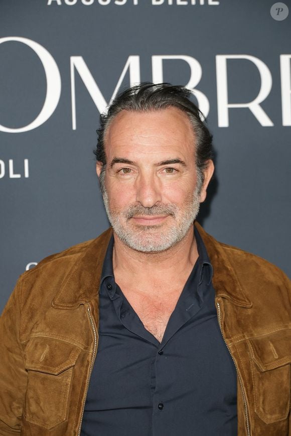 Jean Dujardin - Avant-première du film "Les rayons et les ombres au cinéma Pathé Wepler à Paris le 17 mars 2026. © Coadic Guirec/Bestimage