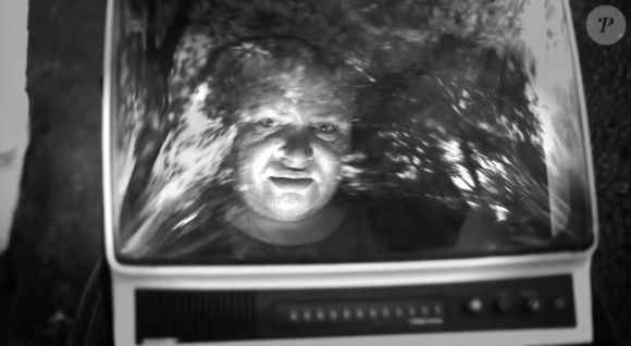 Andrew MacCarthy dans le clip "Borderline", YouTube