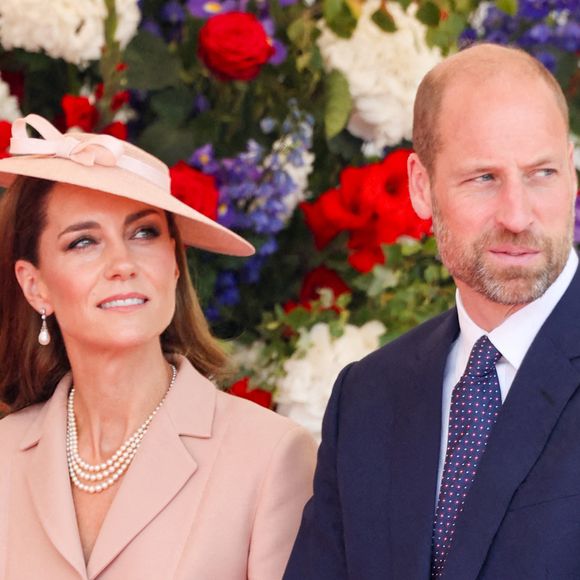 Depuis plusieurs décennies, Balmoral est synonyme de retrouvailles familiales pour les Windsor...

Le prince William, prince de Galles, et Catherine (Kate) Middleton, princesse de Galles - Le roi Charles III d'Angleterre et Camilla Parker Bowles, reine consort d'Angleterre, accueillent le couple présidentiel français le président Emmanuel Macron et sa femme la Première Dame Brigitte Macron sur Datchet road à Windsor, Royaume Uni.

© Dominique Jacovides/Bestimage