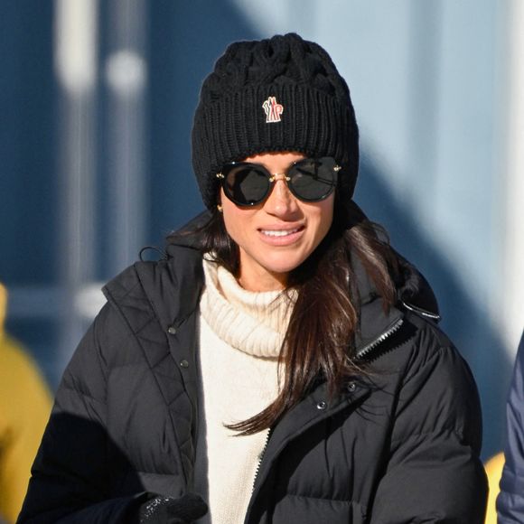 Il a également ajouté : "Dans n’importe quel travail, on ne peut pas se contenter de prendre les choses amusantes, et cela s’applique aussi bien au prince et à la princesse qu’à tous ceux qui travaillent pour eux".

Meghan Markle aperçue en train de participer à un événement de tubing aux Jeux Invictus 2025

Photo : Backgrid UK / Bestimage
