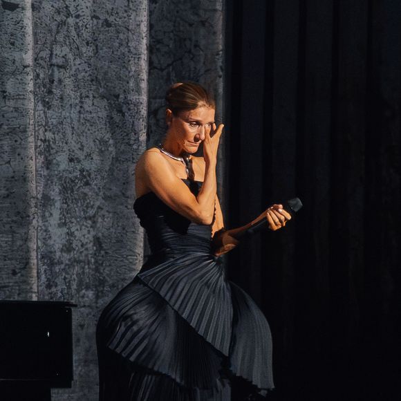 Celine Dion, tenue et bijoux Boucheron, lors de son premier concert à la Plénitude Arena à Paris La Défense le 12 septembre 2026. 

Photo : Agence / Bestimage