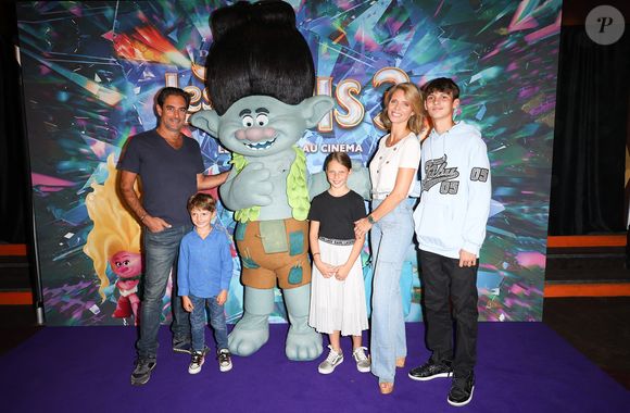 Sylvie Tellier, son mari Laurent Schenten et leurs enfants à l'avant-première du film "Les Trolls 3" au cinéma Gaumont Marignan, à Paris, le 11 octobre 2023

© Coadic Guirec / Bestimage