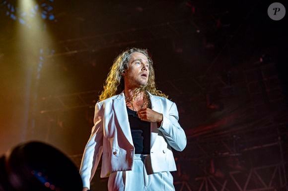 Julien Doré en concert au festival du Printemps de Pérouges au Château de Saint-Maurice-de-Rémens (01) le 25 juin 2025. © Sandrine Thesillat / PsNewZ / Bestimage