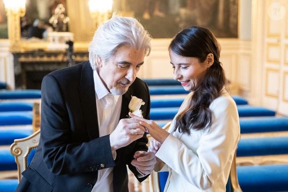 Info du 4 septembre - Mariage religieux pour Serge Lama et Luana - Exclusif - Prix Special - no web - No blog - Mariage de Serge Lama et Luana Santonino à la mairie du 7ème arrondissement de Paris. Rachida Dati, Maire du 7ème a célébré
 le mariage.
Paris, le 11 février 2021.
© Cyril Moreau/Bestimage