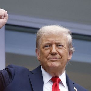 Un voyage qu'il va réaliser aux côtés de son épouse Melania Trump.

Le président Donald Trump et le PDG de Rolex Jean-Frédéric Dufour arrivent pour assister au match entre l'Italien Jannik Sinner et l'Espagnol Carlos Alcaraz lors de la finale masculine de l'US Open 2025. © UPI/ABACA