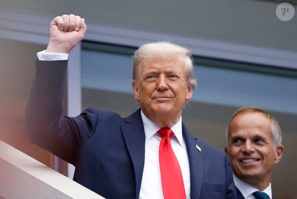 Un voyage qu'il va réaliser aux côtés de son épouse Melania Trump.

Le président Donald Trump et le PDG de Rolex Jean-Frédéric Dufour arrivent pour assister au match entre l'Italien Jannik Sinner et l'Espagnol Carlos Alcaraz lors de la finale masculine de l'US Open 2025. © UPI/ABACA