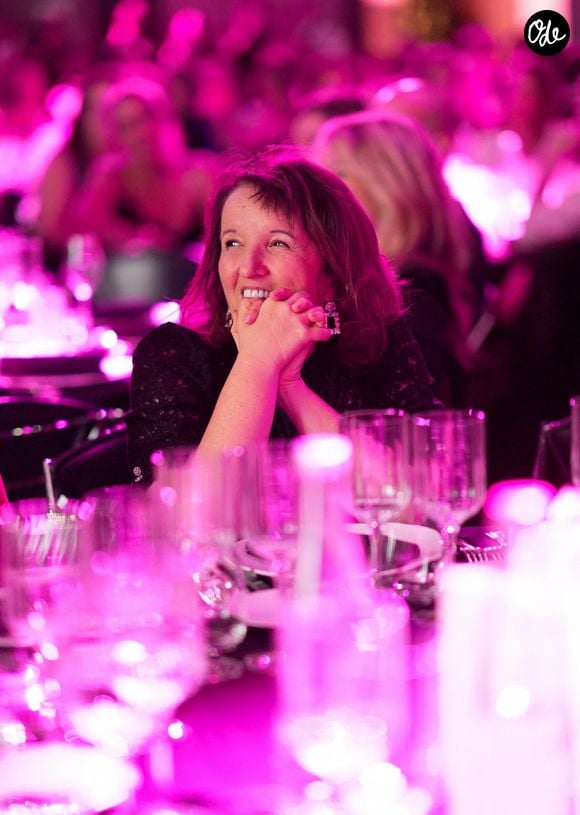 Anne Roumanoff lors de la soirée annuelle de gala de l'association Hope au pavillon Gabriel à Paris le 14 octobre 2025.
 © Anne-Sophie Guebey / Bestimage