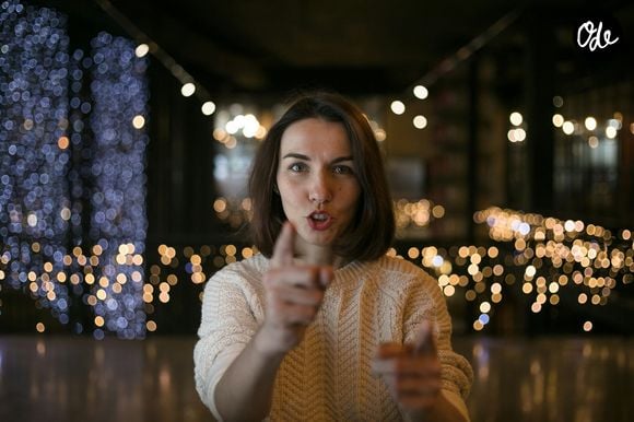 Comprendre le ton de la voix aide à mieux gérer ses émotions et à améliorer la communication avec les autres.

Photo prise par Artur Voznenko / Unsplash