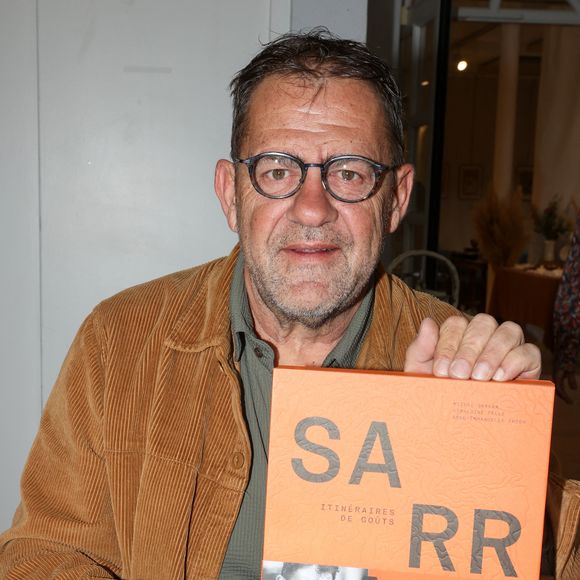 Pendant les travaux, les clients peuvent se rendre dans le restaurant Michel Sarran.

Les Chefs à Saint-Tropez fêtent les producteurs 2026. Michel Sarran en dédicace salle Jean Desplas, place des Lices à Saint-Tropez, le 3 mai 2026. © Jean-Marc LhomerBestimage.