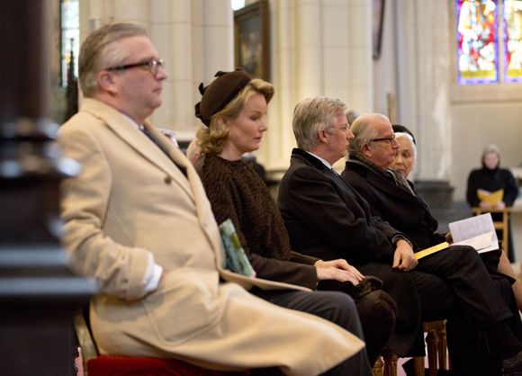 Le prince Laurent, la reine Mathilde, le roi Philippe, le roi Albert II, la reine Paola de Belgique le 18 février 2014 à Notre-Dame de Laeken à l'occasion de la messe hommage aux disparus de la famille royale. Bestimage