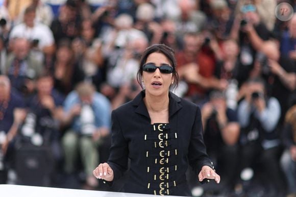 À travers ces apparitions, la comédienne confirme son goût prononcé pour les pièces de mode d'archives.

Leïla Bekhti (présidente du jury) au photocall du jury Un Certain Regard lors du 79ème Festival International du Film de Cannes, France, le 13 mai 2026. © Jacovides-Moreau/Bestimage