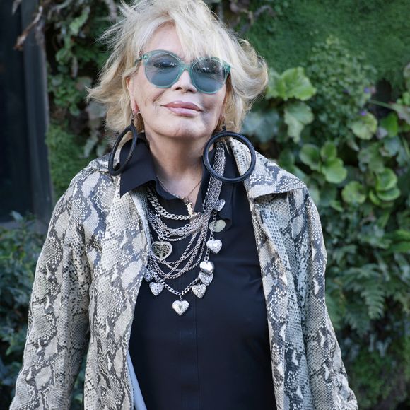 Mais les négociations se sont éternisé
Amanda Lear. Les arrivées du défilé de mode Jean-Paul Gaultier lors de la Fashion Week de Paris, Prêt-à-Porter Femme Printemps-Été 2026 au musée du quai Branly à Paris, dimanche 5 octobre 2025. © Christophe Aubert via Bestimage