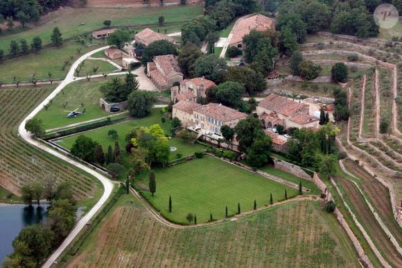 Dans une enquête réalisé par le média "l'Informé", d'ancien employés ont dénoncé le management brutal du directeur du domaine

Vue aérienne du château de Miraval, propriété de Brad Pitt et Angelina Jolie à Correns, France, le 10 août 2012. Photo by ABACAPRESS.COM