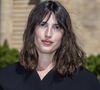 Jeanne Damas inaugurera le Café en Rouje dans le 2e arrondissement de Paris.

Jeanne Damas au photocall du défilé Jacquemus de la mode homme Printemps/Été dans le cadre de la Fashion Week de Paris dans les jardins de l’Orangerie à Versailles, France © Olivier Borde/Bestimage