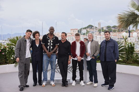 Raphaël Quenard, Vincent Lacoste, Jean-Pascal Zadi, le réalisateur Gilles Lellouche, Anthony Bajon, Alain Chabat, Karim Leklou - Photocall du film "L'Amour Ouf" (Beating Hearts / Compétition) lors du 77ème Festival International du Film de Cannes (14 - 25 mai 2024), le 24 mai 2024.
© Moreau / Jacovides / Bestimage