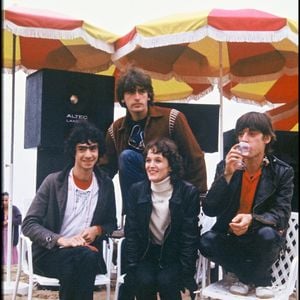 "Elle a beaucoup souffert, bien plus que nous", a ajouté Richard Kolinka au sujet de Corine Marienneau, bassiste du groupe, qui était en décalage, elle qui, plus mature, "voulait changer le monde", tandis que les hommes du groupe étaient "totalement insouciants".

Archives - Le groupe Téléphone au Festival de Cannes où ils sont venus présenter leur film "Téléphone Public" en 1980 - Louis Bertignac, Corine Marienneau, Richard Kolinka et Jean-Louis Aubert © ANGELI-RINDOFF / BESTIMAGE