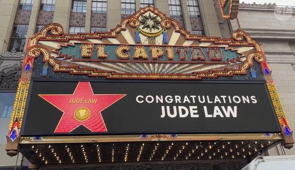 Los Angeles, CA - Jude Law a été honoré d'une étoile sur le Hollywood Walk of Fame lors d'une cérémonie à Hollywood, célébrant sa carrière marquante dans le cinéma et le théâtre.