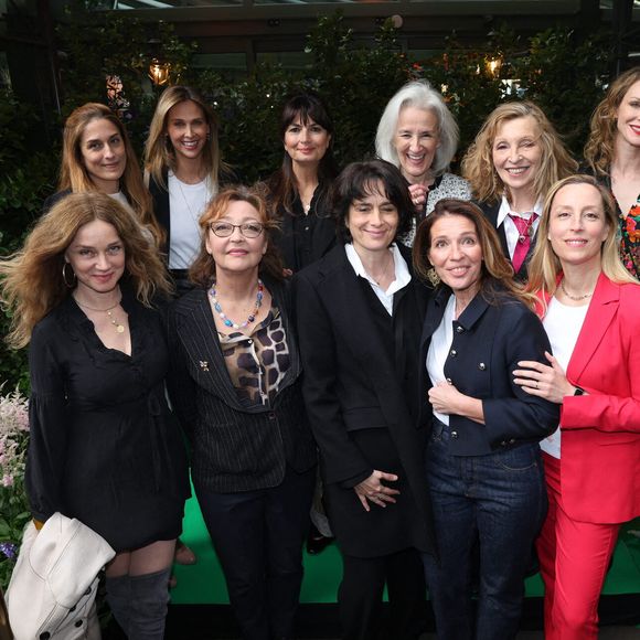 Emmanuelle de Boysson, Adelaide de Clermont-Tonnerre, Carole Chretiennot, Stephanie Janicot, Jessica Nelson, Tatiana de Rosnay, Marine Delterme, Karine Dijoud, Catherine Frot, Ophelie Meunier et Valerie Perrin lors de la remise des Prix de La Closerie Des Lilas 2025 qui s'est tenue à La Closerie Des Lilas à Paris, France. Photo par Jerome Domine/ABACAPRESS.COM