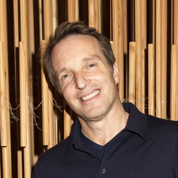 Stéphane Rotenberg, animateur de "Pékin Express" sur M6 s'apprête à dévoiler une nouvelle saison.

Exclusif - Stéphane Rotenberg - La Fondation GoodPlanet organise la 2ème édition de la vente aux enchères des Amis de Yann Arthus-Bertrand au Domaine de Longchamp à Paris. © Jack Tribeca/Bestimage