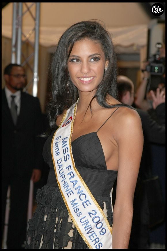CHLOE MORTAUD, MISS FRANCE 2009 - TAPIS ROUGE DU FILM "JULIE ET JULIA" - 35eme FESTIVAL DU FILM AMERICAIN DE DEAUVILLE