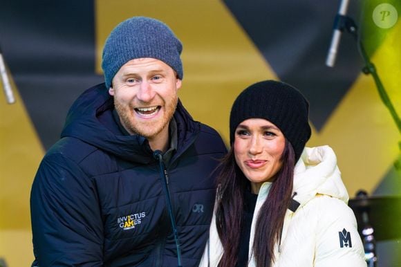 Le prince Harry, duc de Sussex et Meghan Markle, duchesse de Sussex, assistent à un match de basketball en fauteuil lors des "Invictus Games Vancouver Whistler 2025" à Vancouver, le 9 février 2025. Backgrid USA / Bestimage
