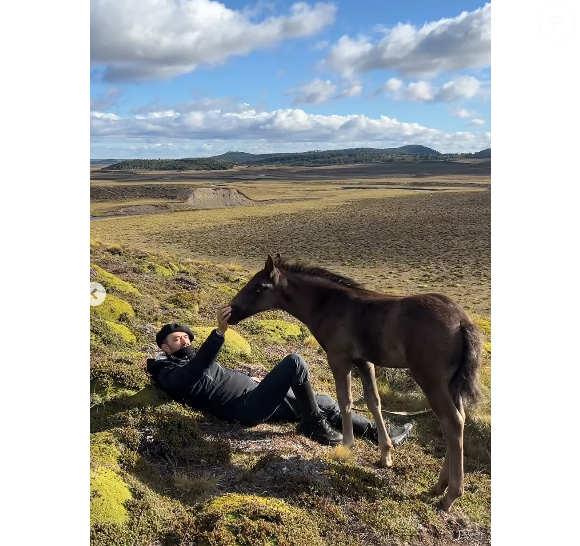 Sur Instagram, Laury Thilleman a partagé des photos de tournage

Laury Thilleman lors du tournage de "Rendez-vous en terre inconnue" avec Cyril Lignac