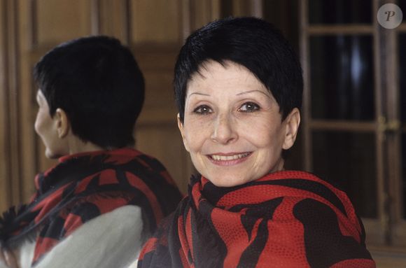 Après la mort de son papa Roland, elle s'était consacrée à l’exposition qui lui rendait hommage baptisée Roland Petit à l'Opéra de Paris - Un patrimoine pour la danse.

Archives -  En France, Zizi Jeanmaire chez elle en décembre 1984.
Michel Ristroph via Bestimage
