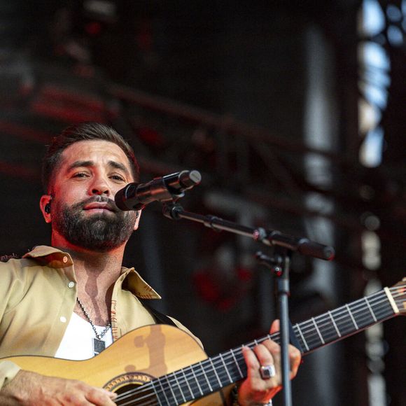 Kendji Girac en concert lors du festival de musique du Printemps de Perouges au Chateau de Saint-Maurice-de-Remens le 29 juin 2025. © Sandrine Thesillat / PsNewZ / Bestimage