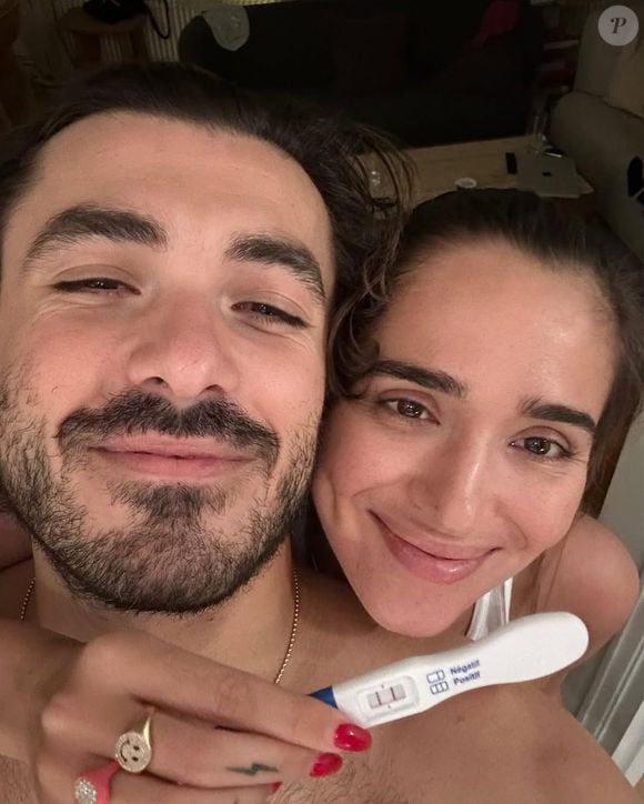 La future maman confie avoir traversé un premier trimestre très difficile, marqué par de fortes nausées. 

Margaux Lignel, la femme d'Arnaud Bonet, a publié de nombreuses photos de l'annonce de sa grossesse sur Instagram.