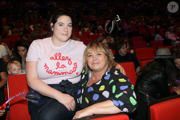 Exclusif - Michèle Bernier et sa fille Charlotte Gaccio - Personnalités au spectacle de Chantal Goya "50 ans d'amour" au palais des Congrès à Paris le 25 mai 2025.

© Philippe Baldini / Bestimage