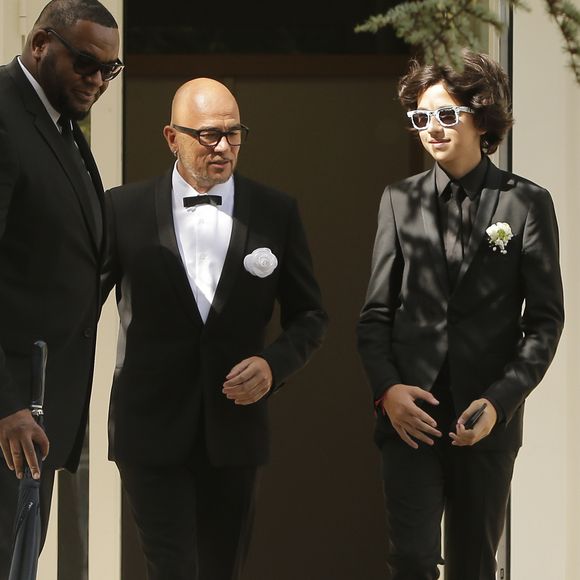 ...avant de se lancer dans une fructueuse solution de paiement mobile. 

Pascal Obispo et son fils Sean - Mariage civil et religieux de Pascal Obispo et Julie Hantson à la mairie et en l'église Notre-Dame-des-Flots au Cap-Ferret le 19 septembre 2015