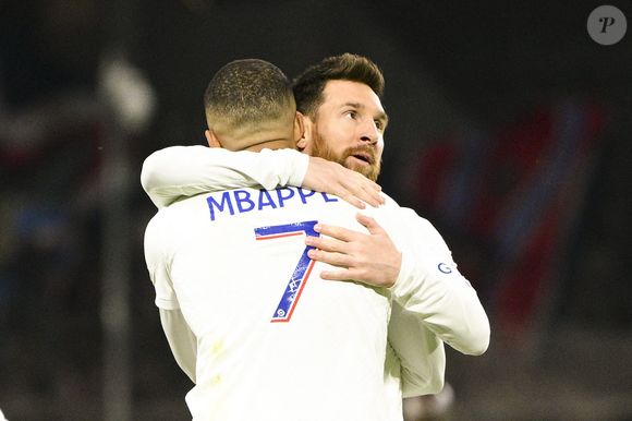 Joie des joueurs du PSG apres le second but de Kylian Mbappe (PSG) / Lionel Leo Messi (PSG) - Match de football Ligue 1 Uber Eats Angers Vs PSG (Paris Saint-Germain) 0-2 à Angers le 21 avril 2023.
© JB Autissier / Panoramic / Bestimage