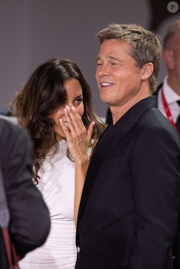 Brad Pitt et sa compagne Ines de Ramon à la projection de "Wolfs" lors du 81ème festival international du film de Venise, la Mostra le 1er septembre 2024. (Credit Image: © Cinzia Camela/LPS via ZUMA Press Wire)