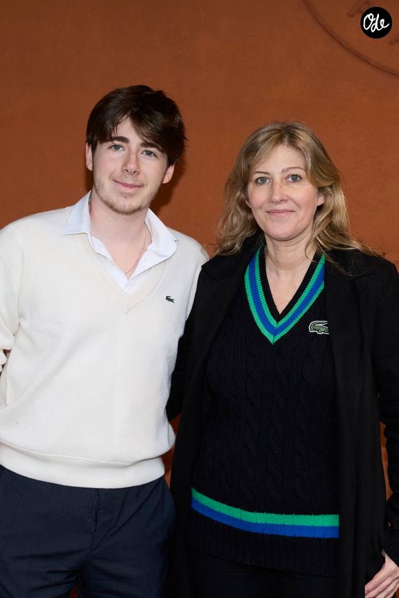 Le couple a mis au monde deux garçons prénommés Oscar (2003) et Léon (2005)

Amanda Sthers et son fils Oscar Bruel au village (night session) lors des Internationaux de France de tennis de Roland Garros 2024, à Paris, France, le 31 mai 2024. © Jacovides-Moreau/Bestimage