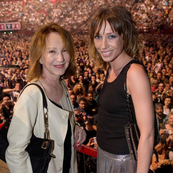Exclusif - Nathalie Baye et sa fille Laura Smet - People au concert de Johnny Hallyday au POPB de Bercy a Paris - Jour 2. Le 15 juin 2013
©Borde-Corlouer-Jacovides-Moreau / Bestimage