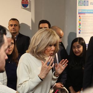 Brigitte Macron et Didier Deschamps au milieu des enfants hospitalisés au CHU de Bordeaux, à l'occasion du lancement de l'opération Pièces Jaunes 2025, le 8 janvier 2025. Le sélectionneur de l'équipe de France, vainqueur de la Coupe du monde 2018, Didier Deschamps, a annoncé le 8 janvier 2025 qu'il quitterait son poste après la phase finale de 2026. 
© Fabien Cottereau - Patrick Bernard/Bestimage
