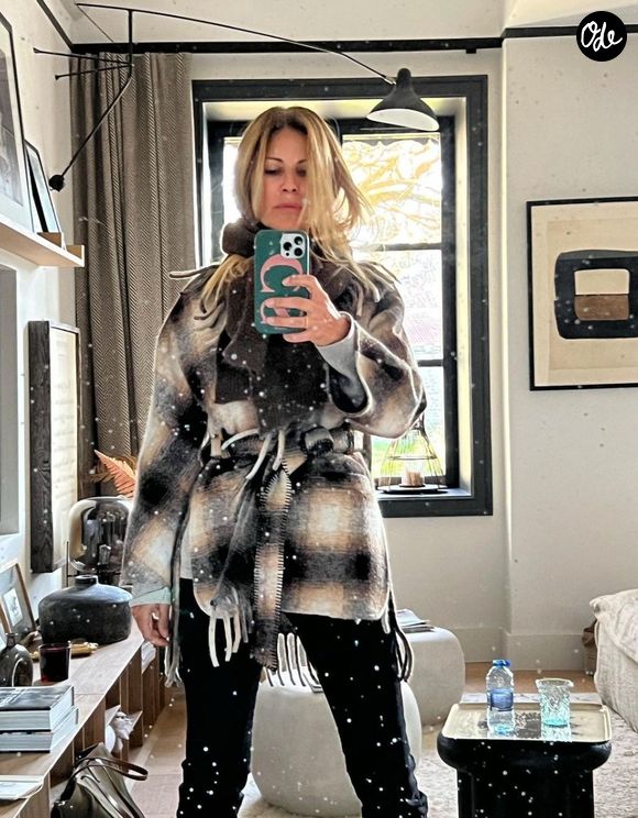Et si elle devait donner un conseil aux néophytes en décoration, ce serait celui-ci : "N’hésitez pas à mettre de grands miroirs. Ça ramène toujours de la lumière".

Photo de Cécile Siméone relayée sur Instagram.
