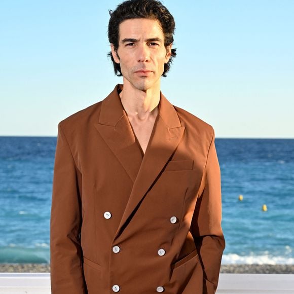 Au final, l’acteur a fondu de 22 kilos pour incarner un junky crédible à l’écran...

Tahar Rahim au photocall du film "Monsieur Aznavour" dans le cadre de la 6ème édition du festival Cinéroman, à Nice, France, le 5 Octobre 2024. © Bebert-Jacovides/Bestimage