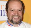 Sur BFMTV, le chef de 63 ans est même apparu en larmes à travers une vidéo de lui pour témoigner de la situation dramatique. 

Gilles Goujon - Avant-première du film "Les Recettes du bonheur" organisée par Le Guide Michelin et Metropolitan FilmExport au cinéma Gaumont Marignan à Paris, le 7 septembre 2014.